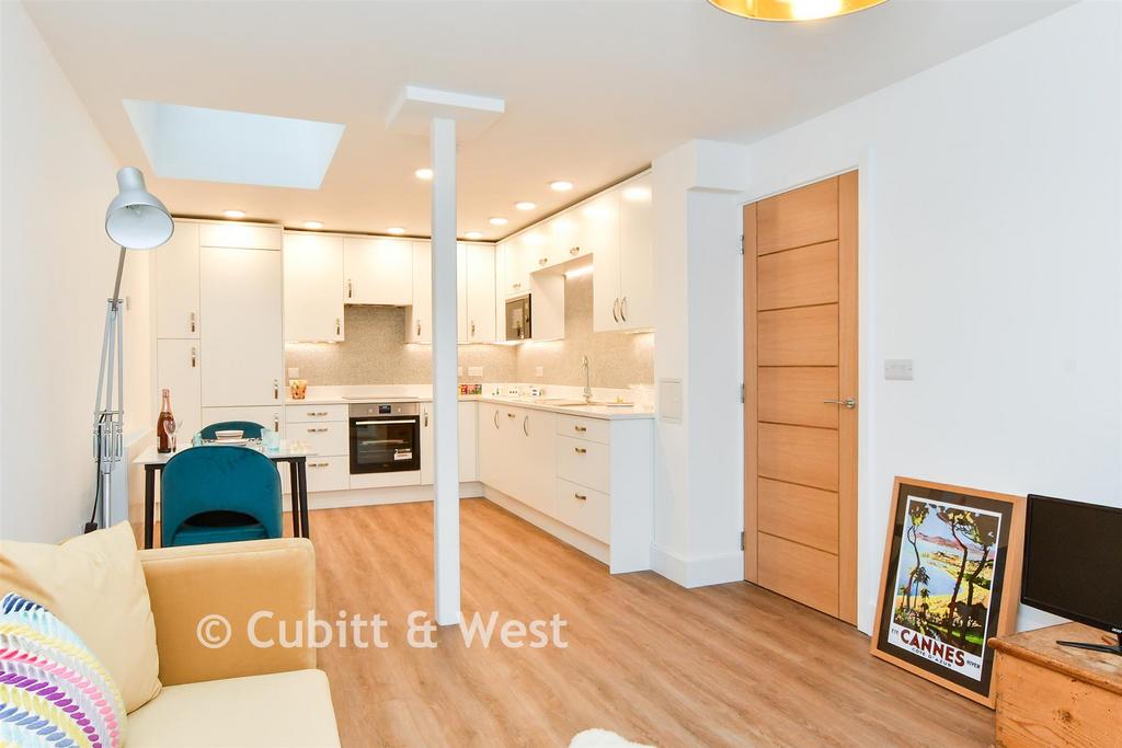 Lounge/ Kitchen