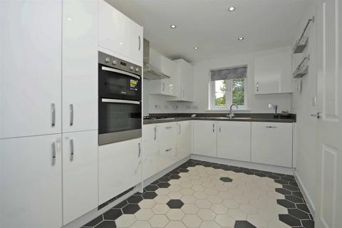 5 bedroom end of terrace house to rent, Brook Street East, Wellingborough