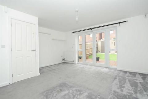 5 bedroom end of terrace house to rent, Brook Street East, Wellingborough