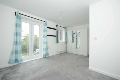 5 bedroom end of terrace house to rent, Brook Street East, Wellingborough