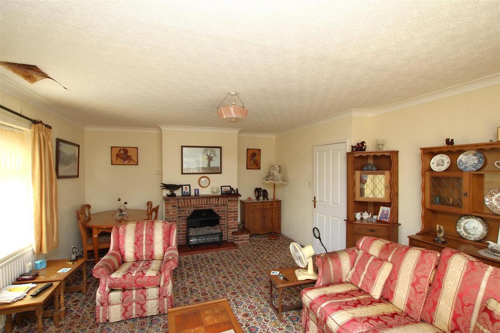 Living Room - b.JPG