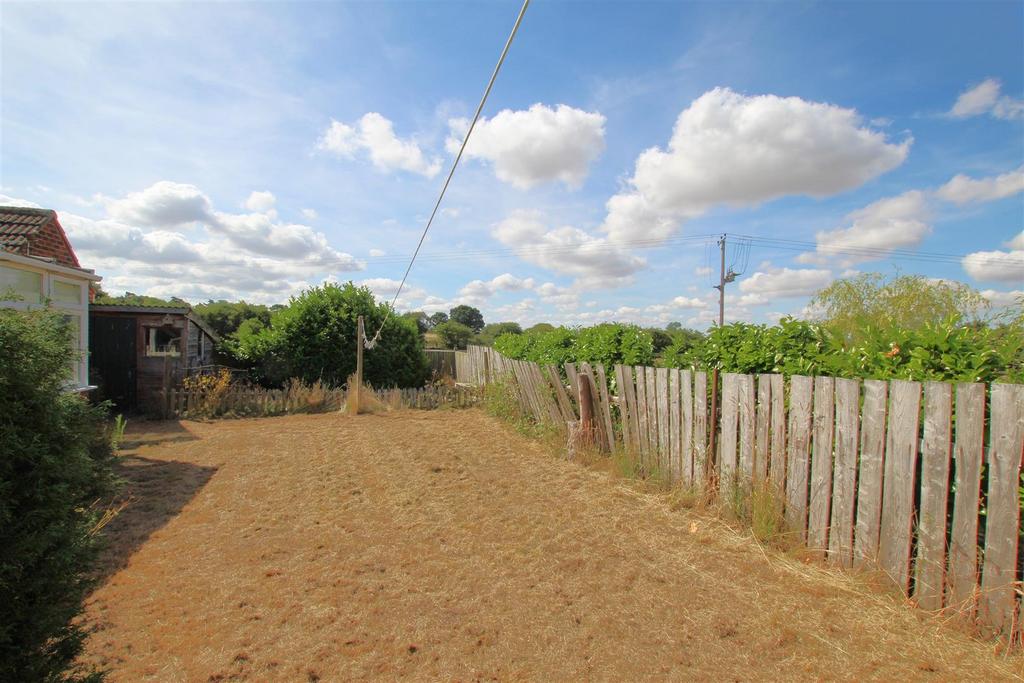 Rear Garden - b.JPG