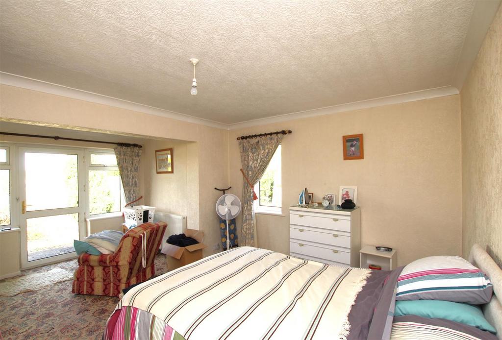 Sitting Room or Additional Bedroom.JPG
