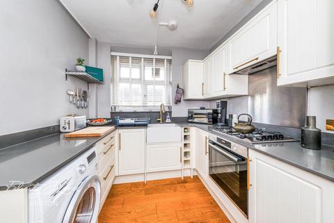 3 bedroom flat for sale, Tulse Hill, London SW2