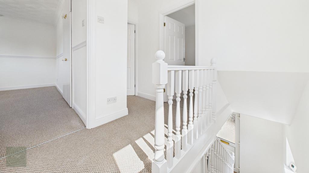 Bright and well proportioned Landing