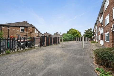 undefined, Greenford Road, Greenford