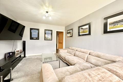 14 Dunkirk Close, Denton, Manchester, M34 2JB