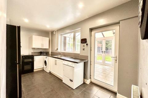 14 Dunkirk Close, Denton, Manchester, M34 2JB