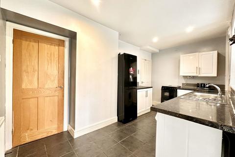 14 Dunkirk Close, Denton, Manchester, M34 2JB