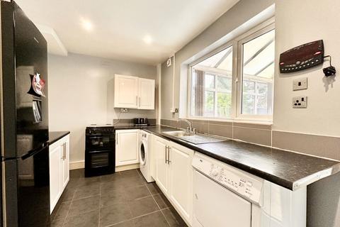 14 Dunkirk Close, Denton, Manchester, M34 2JB