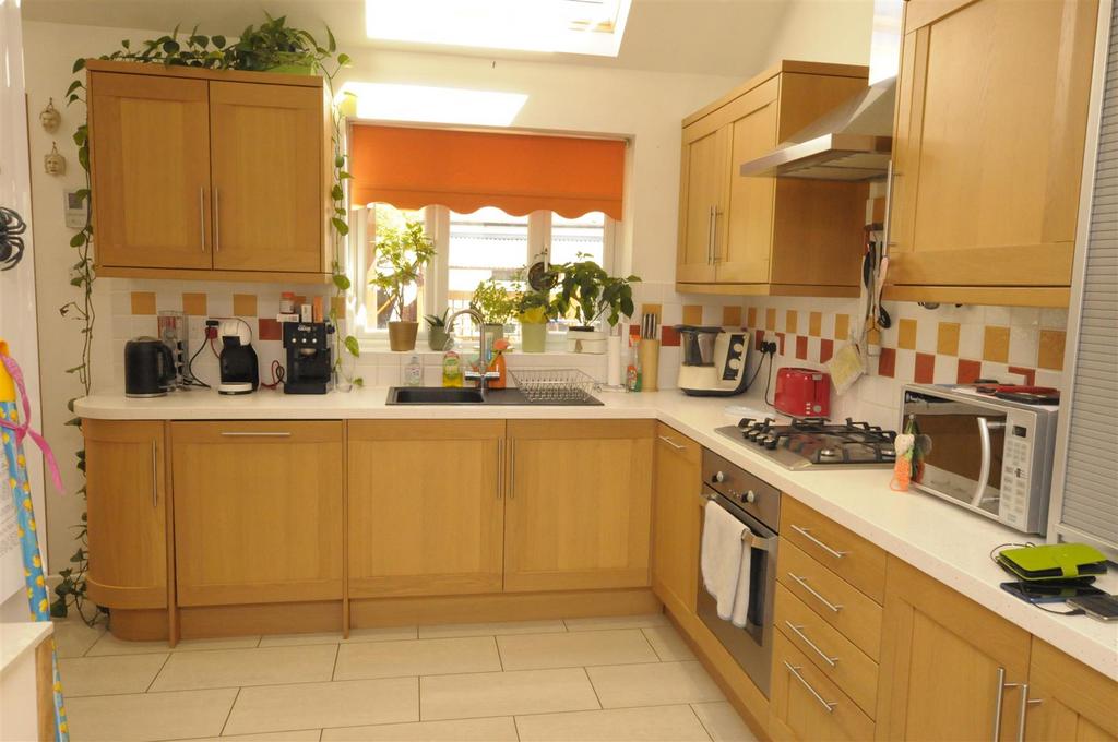 Kitchen (2).JPG