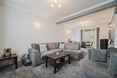 undefined, The Vale, Hounslow TW5