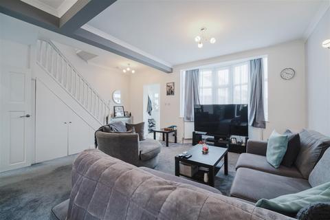 undefined, The Vale, Hounslow TW5