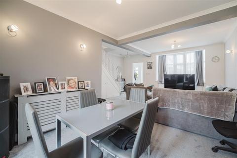 undefined, The Vale, Hounslow TW5