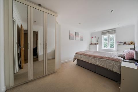 undefined, London Road, Surrey GU1