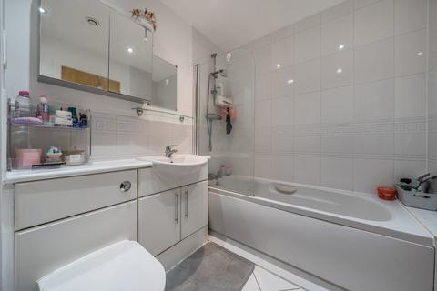 undefined, London Road, Surrey GU1