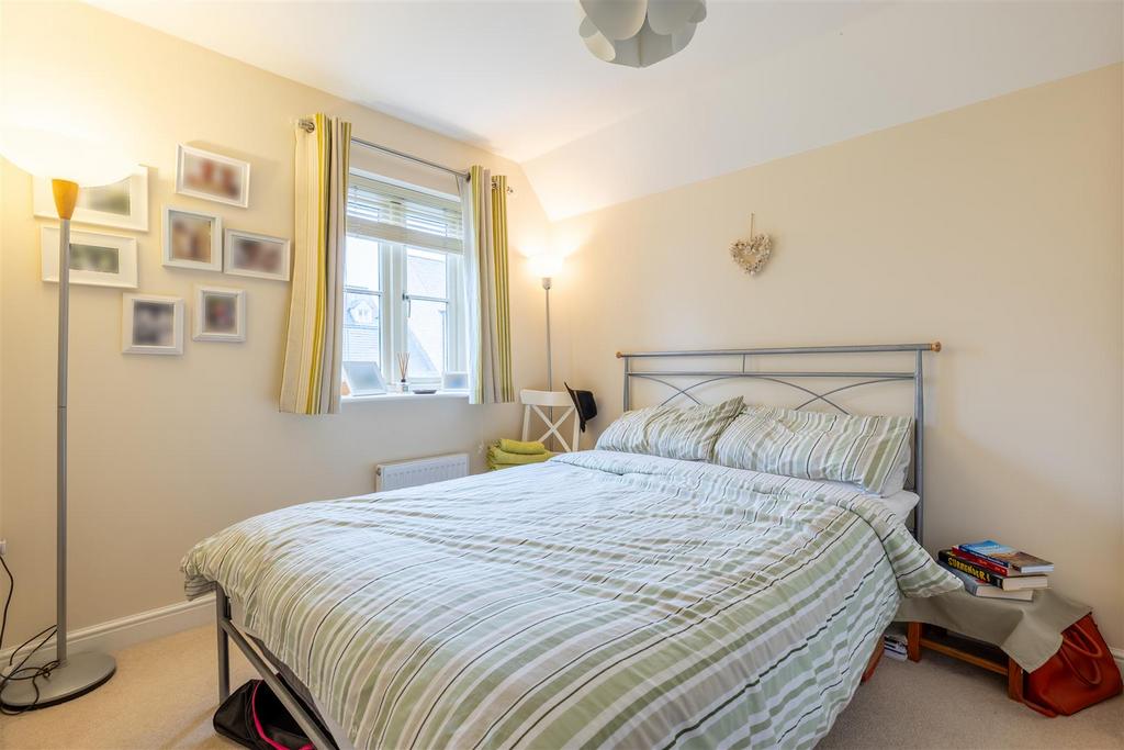 38 Moss Way (35) V2.jpg