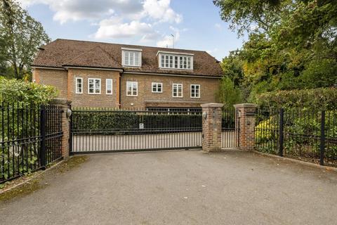 Cross Road,  Ascot,  SL5