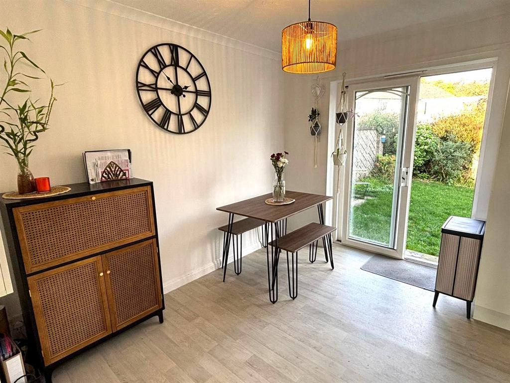 Dining Area.jpg