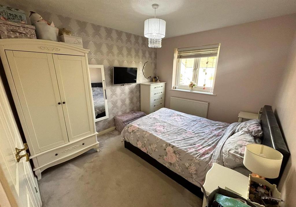 Bedroom 1.jpg