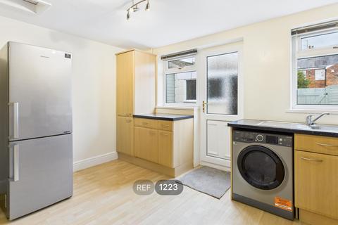 2 bedroom terraced house to rent, The Avenue, Crescent Street, Cottingham, HU16 5QT