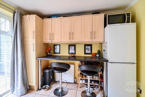 2 bedroom terraced house for sale, Field End, Farnham, Surrey, GU9