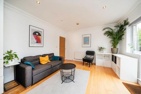 1 bedroom flat for sale, Chatsworth Gardens, London W3