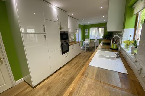 3 bedroom detached house for sale, Woodlands Avenue, Clydach, Swansea, City And County of Swansea.
