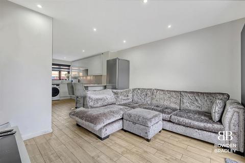 undefined, Hazelwood Park Close, Chigwell