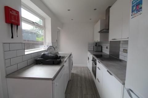 4 bedroom terraced house to rent, Marlborough Street, Nottingham NG7