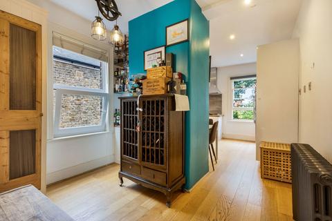 2 bedroom flat for sale, Clive Road, London SE21