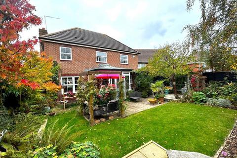 4 bedroom detached house for sale, Shannon Way, Evesham