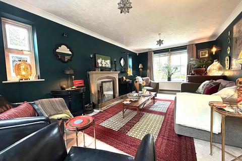 4 bedroom detached house for sale, Shannon Way, Evesham