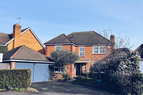 4 bedroom detached house for sale, Shannon Way, Evesham