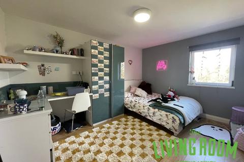 5 bedroom flat to rent, Library Court, Fairoak Road, Cathays