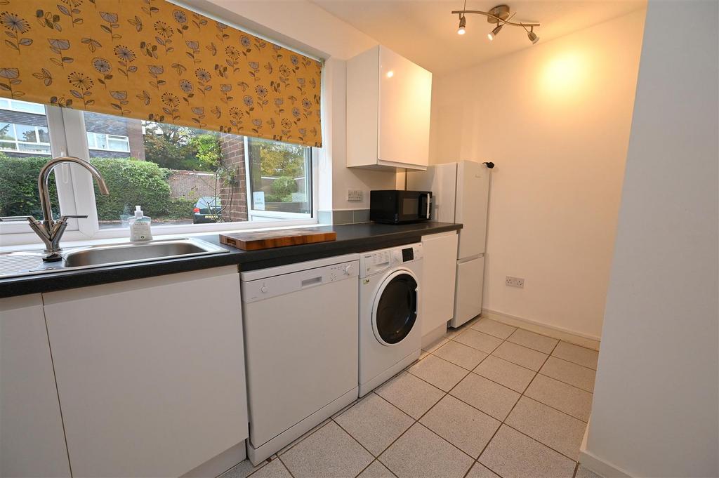 Kitchen3.JPG