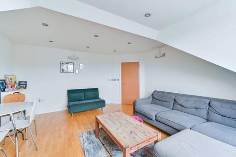 3 bedroom flat for sale, Vincent Close, Bromley, BR2