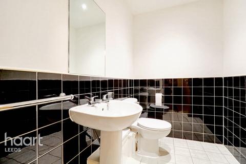 undefined, Wellington Street, Leeds