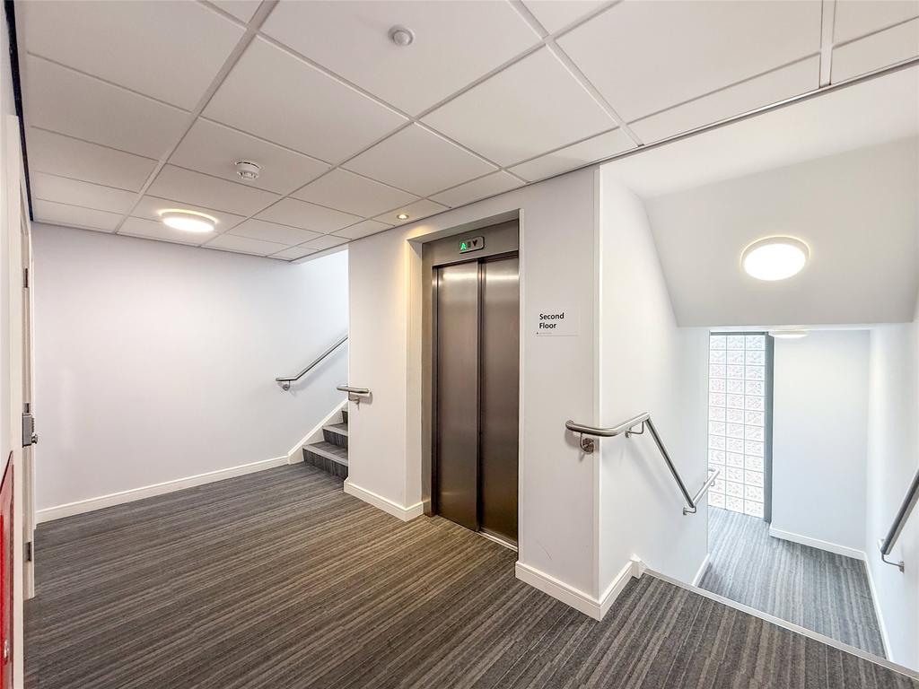 Comm. Lift & Stairs