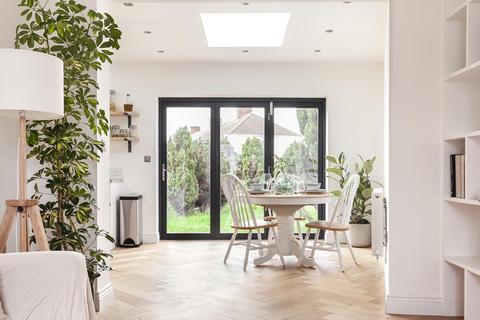 4 bedroom terraced house for sale, Sterry Crescent, Dagenham, RM10