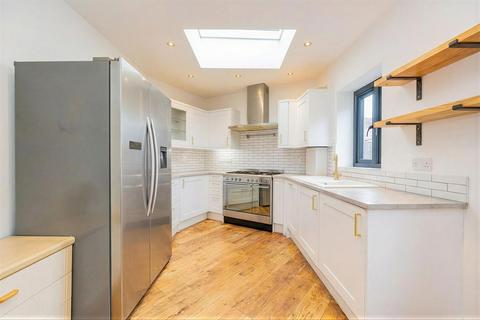 4 bedroom terraced house for sale, Sterry Crescent, Dagenham, RM10