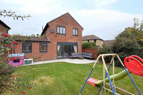 3 bedroom detached house for sale, Hugill Close, Yarm, TS15 9SS