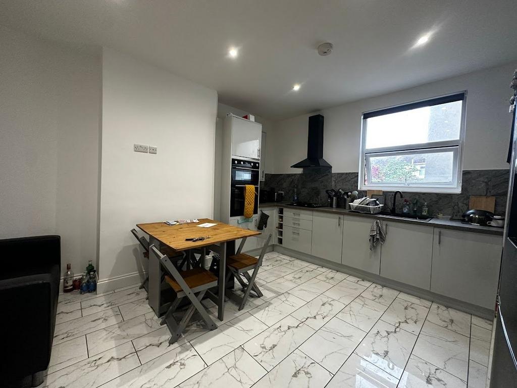 Kitchen/Reception