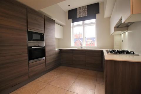 3 bedroom flat to rent, Washington House, Bushey WD23