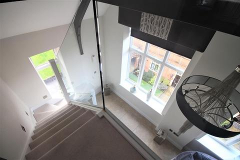 3 bedroom flat to rent, Washington House, Bushey WD23