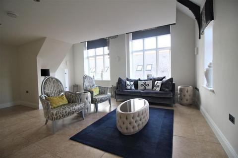 3 bedroom flat to rent, Washington House, Bushey WD23