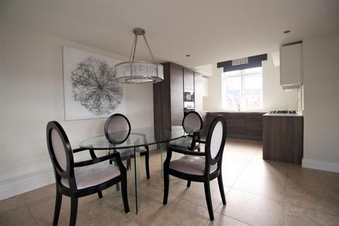 3 bedroom flat to rent, Washington House, Bushey WD23