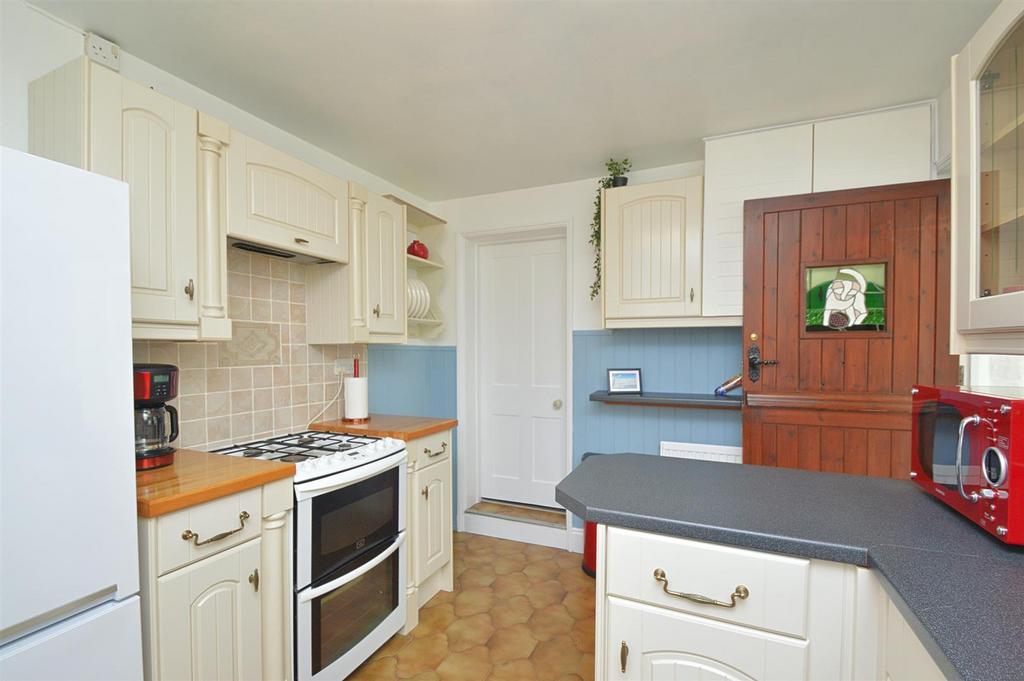 Resized Kitchen3.jpg