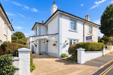 undefined, CHAIN FREE * SHANKLIN OLD VILLAGE