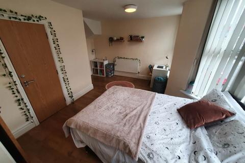 8 bedroom house to rent, Colum Road, Cathays, Cardiff